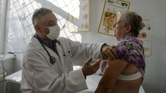Az ingyenes influenza elleni oltás fele még rendelkezésre áll