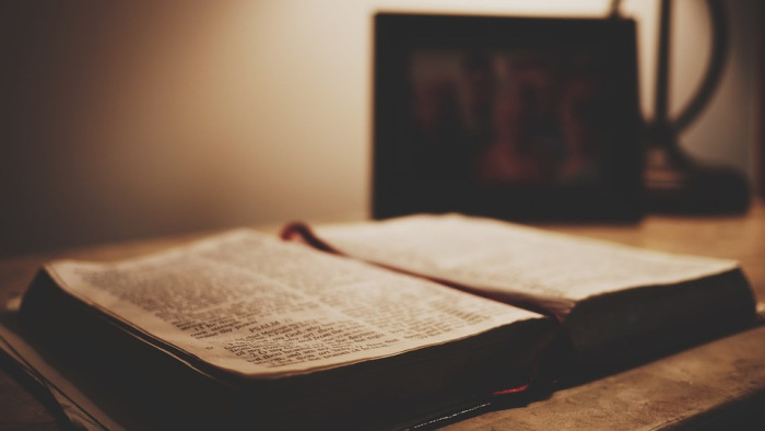 Ki írta? - Ráeresztik a Bibliára a mesterséges intelligenciát