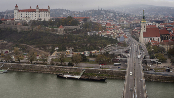 Szlovákiában a héten eldől, kinyithatnak-e a boltok
