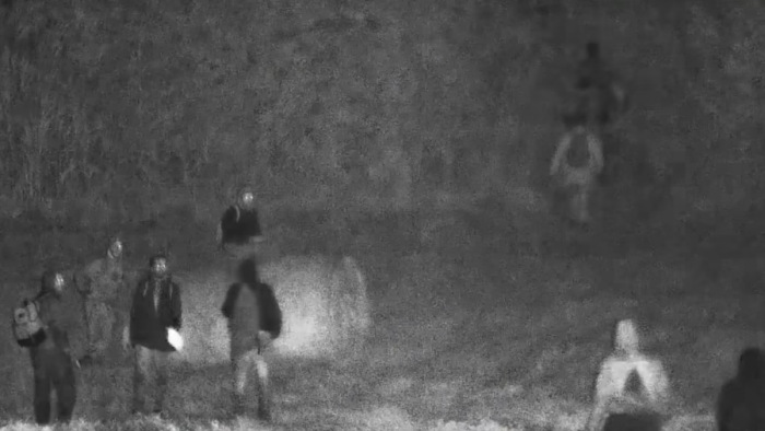Mintegy száz migráns próbált erőszakosan bejutni az országba Röszkénél - videó