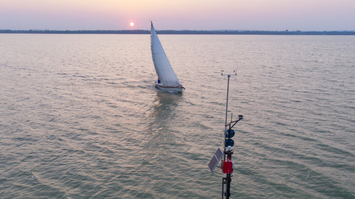 A viharjelzés követésére hívja fel a fegyelmet a Balatonnál a meteorológia