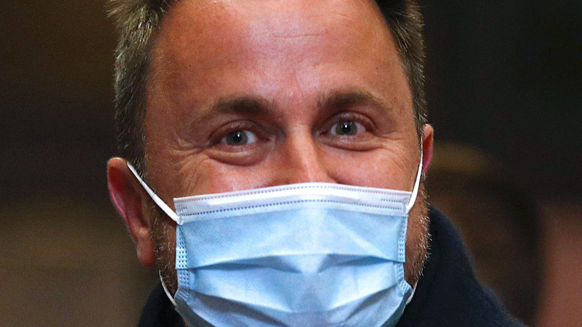 Xavier Bettel luxemburgi miniszterelnök az európai uniós tagországok állam-, illetve kormányfőinek kétnapos csúcstalálkozójára érkezik Brüsszelben 2021. június 25-én.