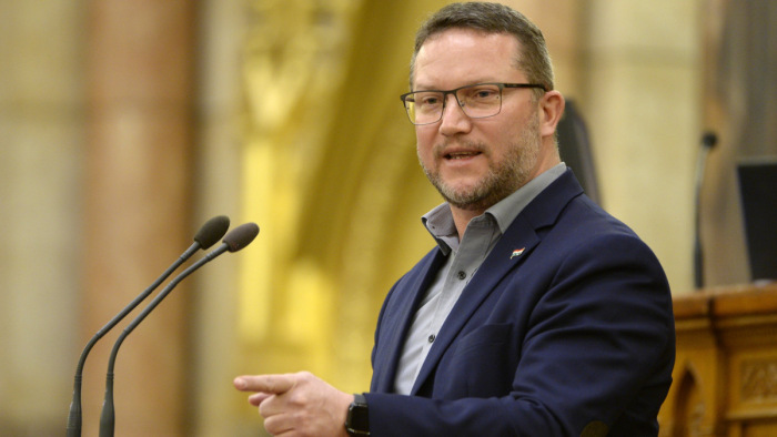 Új MSZP-t akar új néven és elindul a társelnöki posztért Ujhelyi István
