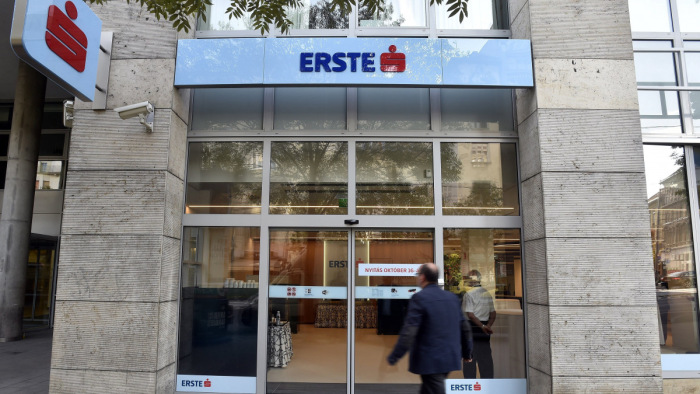 Fontos változás jön az Erste Banknál: minden ügyfél érintett