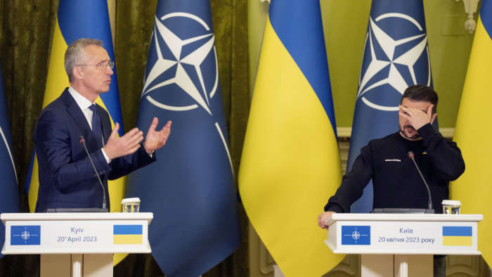Lemondott az ukrán elnök az ország NATO-csatlakozásáról a háború idejére