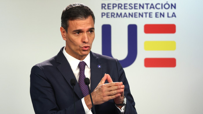 Spanyol népharag: sokak szerint eltitkolja a kormány a nagy áramszünet valódi okát