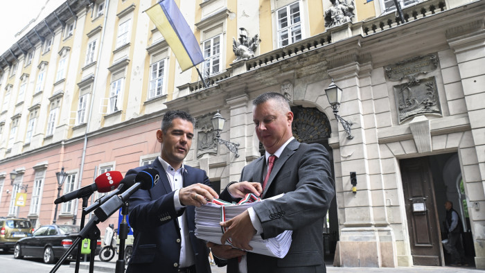 A Mi Hazánk főpolgármester-jelöltje is leadta az ajánlásokat