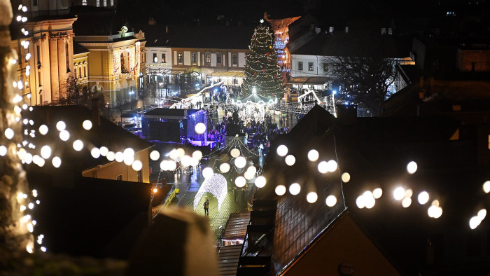 Sokan nem fognak otthon karácsonyozni – ezek a legnépszerűbb úti célok a hatnapos hosszú hétvégére