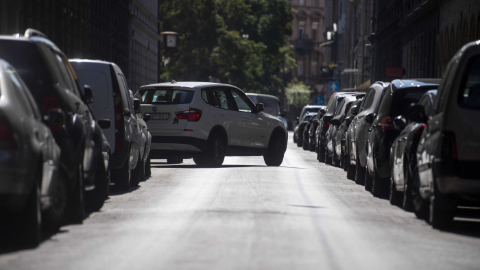 Új javaslat: a hétvégén is fizetős lehet a parkolás Budapesten