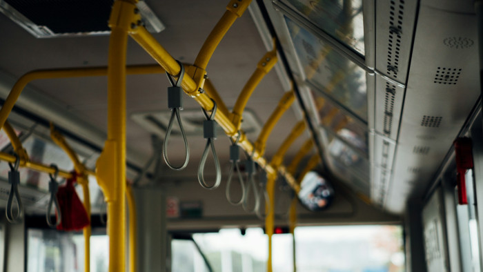 Utasokkal teli busz balesetezett Székesfehérváron