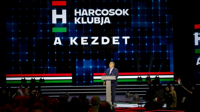A Fidesz rákapcsol, erőt mutat, berúgja a kampánymotort – elemzők a Harcosok Klubjáról