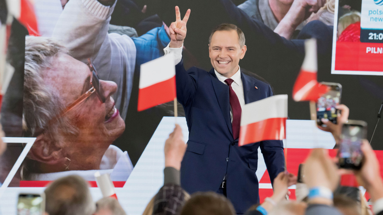 Szakértő a lengyel elnökválasztásról: a kormány a sárga után piros lapot kapott