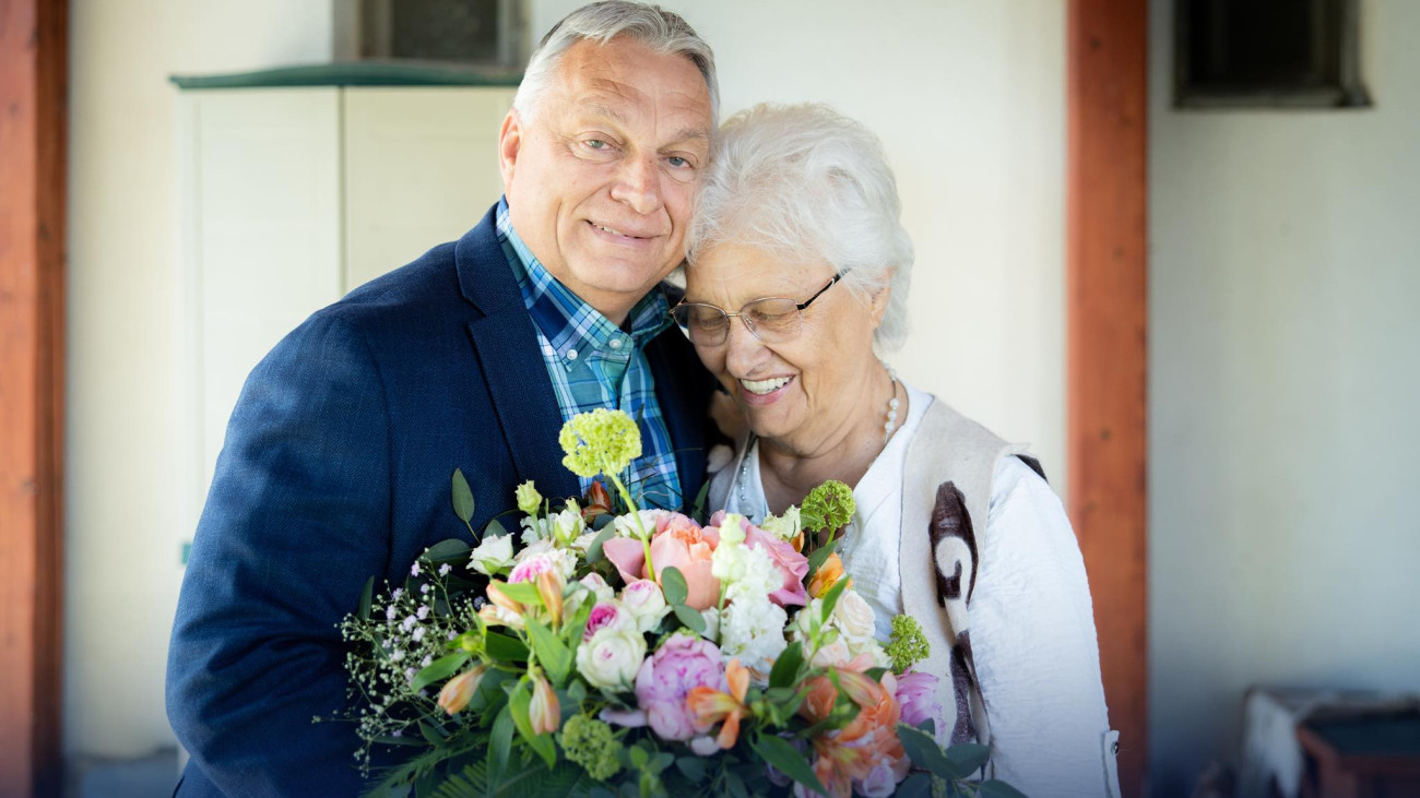 Születésnapján édesanyját köszöntötte Orbán Viktor