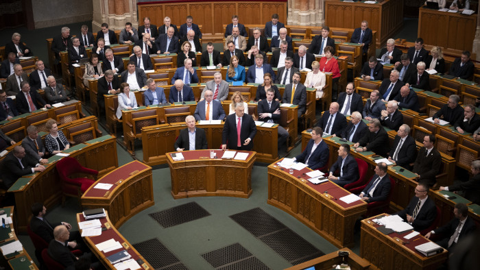 Nekiesett Orbán Viktornak az ellenzék a parlamentben